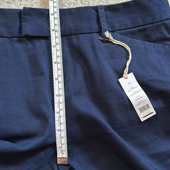 NWT Dockers Womens Ideal Fit Shorts Sz 6 Dark Navy Blue - Picture 10 of 13